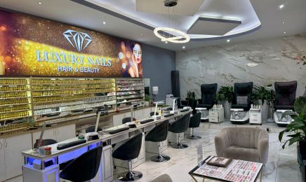Luxury Nails & Beauty: Nagelstudio in Coburg