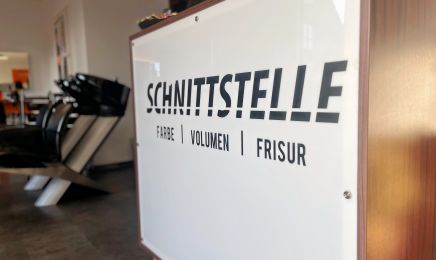 Schnittstelle Farbe I Volumen I Frisur: Kosmetikstudio in Kirchardt
