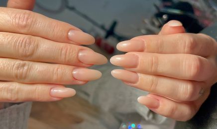 Des cils aux bouts des ongles  : Manucure à TOULOUGES