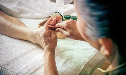 WHITE LOTUS Thai-Massage & Wellness: Kosmetikstudio in Regenstauf