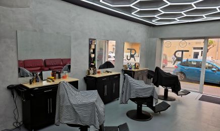 Djurdjura : Barbier à Toulon