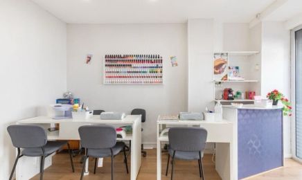 Ongles rouge  : Institut de beauté à Paris