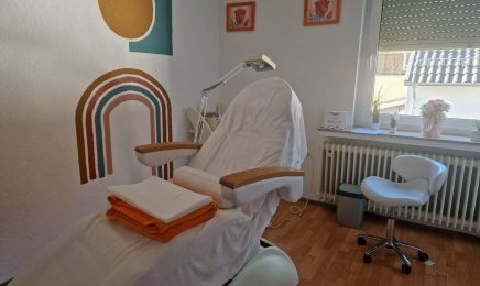 Friseur Ihr Haarstudio: Kosmetikstudio in Altenbeken