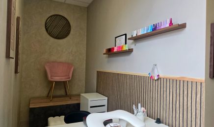 C pour L Esthetique  : Manucure à Sénas