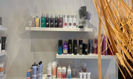 Conny‘s Haar- und Nagelstudio: Friseur in Freiberg