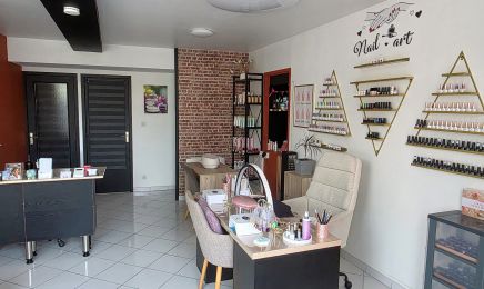 Douceur & beauté : Manucure à Saintes