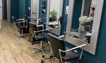 A l’angle  : Coiffeur à Plumelec