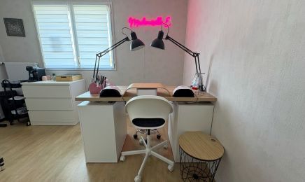 Mademoiselle E - Prothésiste Ongulaire  : Manucure à Vitré