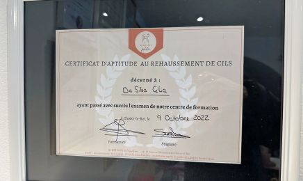 La Signature de Célia : Manucure à La Grande-Motte