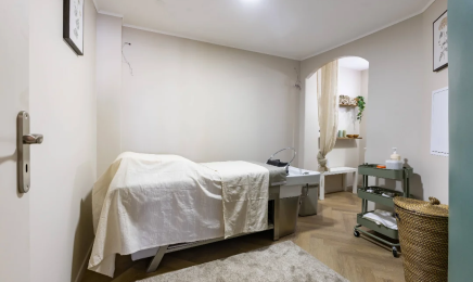 AU 84 - MAITRE ARTISAN COIFFEUR HEAD SPA  : Coiffeur à Paris