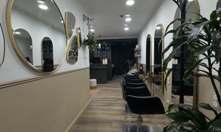 Actuel - Salon Mixte - Styliste / Visagiste : Coiffeur à Aubagne