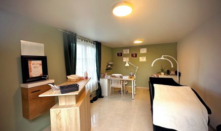 Ayline Elmaz copine de beauté : Manucure à Manage