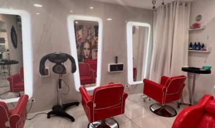 Laïla Ongles : Coiffeur à Nîmes