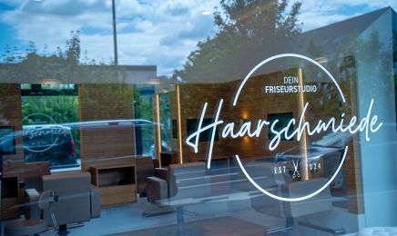 Haarschmiede Studio: Friseur in Meerbusch