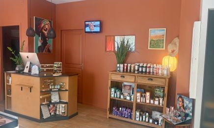 Institut Manelis : Manucure à Aiguillon