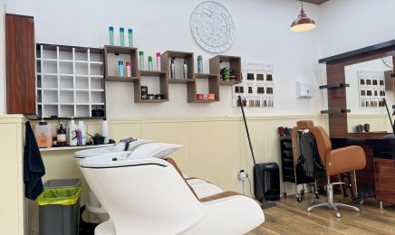 Haarwerk by Hezha: Barbershop in Oldenburg