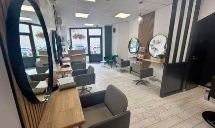 Coupes en Couleurs : Coiffeur à Le Vigen