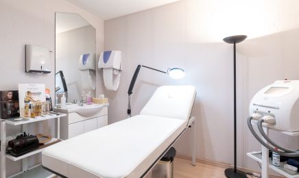 Aux halles de la beauté : Manucure à Marmande