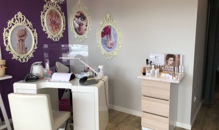 Emma Beauté  : Manucure à Gratentour