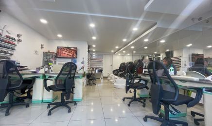 Mymy Beauté : Manucure à Paris