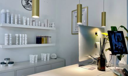 aestHAIRtic - Friseursalon: Kosmetikstudio in Bochum