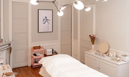 Margaux Latimier Facialiste - Drainage Renata França Massage  : Institut de beauté à Paris