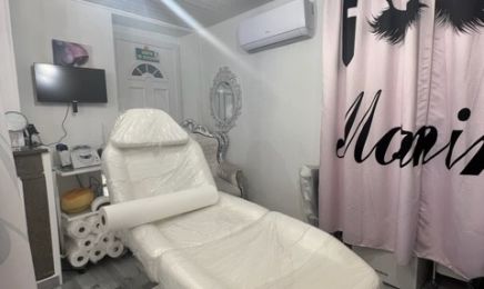 Laïla Ongles : Coiffeur à Nîmes