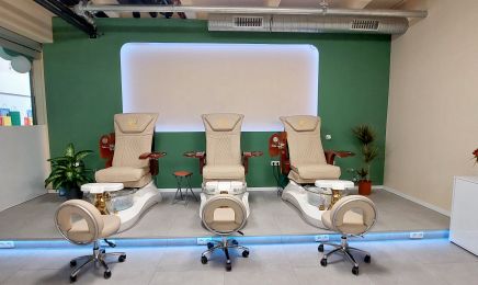 Glow Nails & Spa: Kosmetikstudio in München