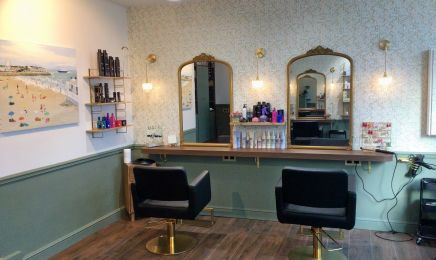 Edgar et Louise : Coiffeur à Royan