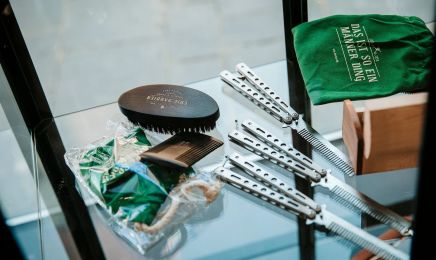Eric: Barbier - Haircut & Shave | Hafencity: Barbershop in Hamburg