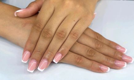 Élégance Lashes & Nails  : Manucure à Marseille