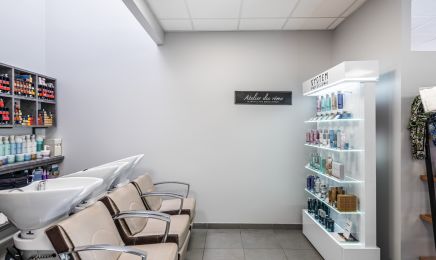 Phoenix coiffure (prothésiste ongulaire, technicienne de cils, sourcils, réflexologie) : Barbier à Bénouville
