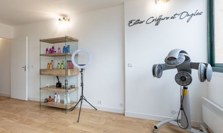 Esther Coiffure et Ongles : Coiffeur à Anglet
