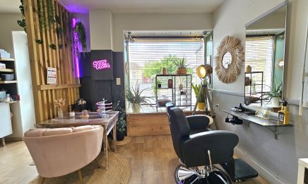 L’Instinct de Sarah  : Coiffeur à Tourriers