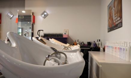 Coiffure by Lyly - Experte coloriste - Barbier - Expert en extension de cheveux  : Coiffeur à Uzès