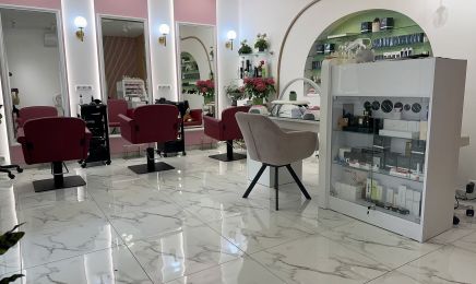 Bar à beauté by Adela : Coiffeur à Maisons-Alfort
