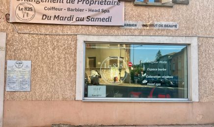 Le 825  : Coiffeur à Anse
