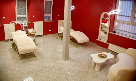 Mona‘s Beauty Lounge: Kosmetikstudio in Frankfurt am Main