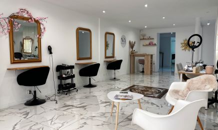 NKA BALAYAGIST SALON DE COIFFURE ET SOINS DE BEAUTÉ : Coiffeur à La Seyne-sur-Mer