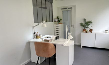 Alison Nail Studio : Manucure à Bron