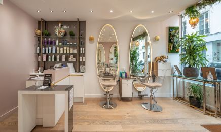 Yoni coiffure spécialiste coloration végétale  Ouvert 7/7 : Coiffeur à Paris