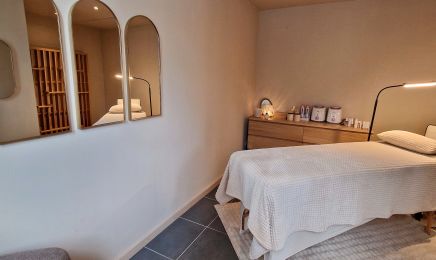 GlowUp Studio : Manucure à Braine-Le-Comte 