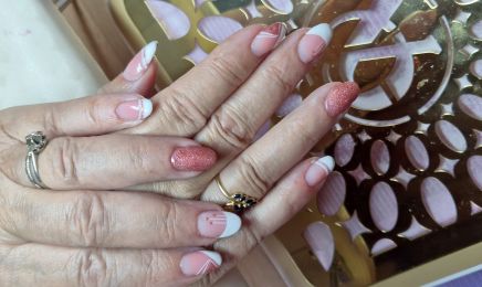 Emma Nail 1798 Chez Saint Lou Coiffures : Manucure à Thuir