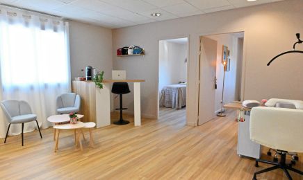 Les Mamz'elles - Bar à beauté  : Manucure à Fillière