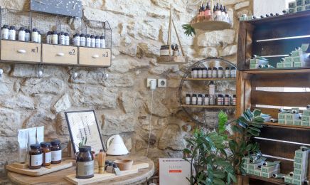 Caroline & Vous Experte Visagiste, Spécialiste Trichologue (maladies du cuir chevelu) : Coiffeur à Eyragues