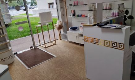 Électrolyse et Esthétique - SECRETS DE SOIN  : Manucure à Fontenay-le-Fleury