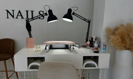 Laura B_ Nailss ( Chez Meli Nails ) : Manucure à Nice