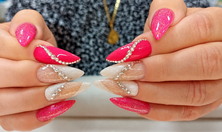 Glow Nails & Spa: Kosmetikstudio in München