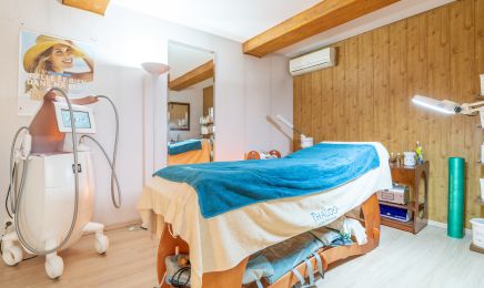 Aux halles de la beauté : Manucure à Marmande