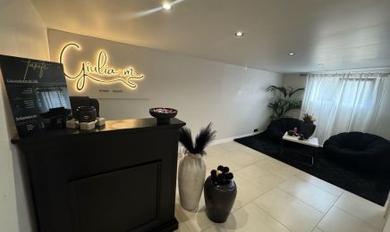 Giulia M. Studio - UV - Extension de Cil : Institut de beauté à Angerville-la-Campagne